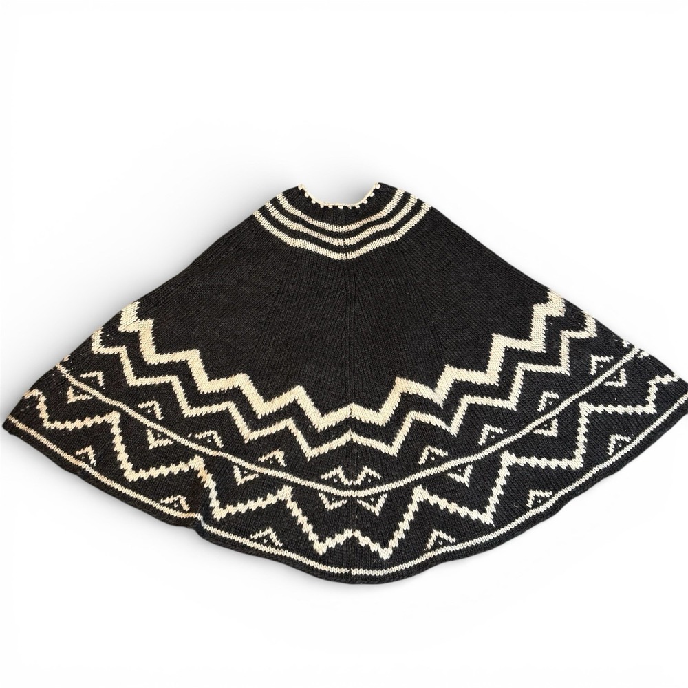 J.Jill Black White Chevron Tassel Closure Crochet Cape Poncho Women's OS Nordic - Picture 8 of 8